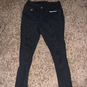 BLACK DISTRESSED FASHION NOVA JEANS